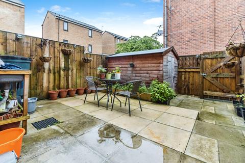 6 Deanwater Close, Manchester, M13 9US