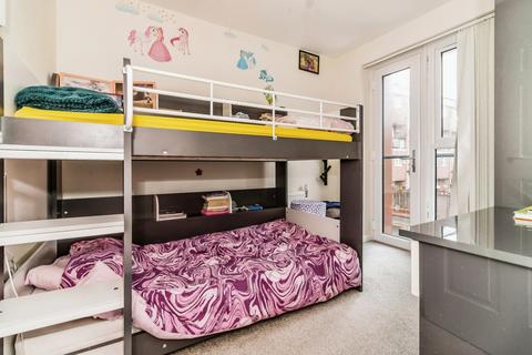 6 Deanwater Close, Manchester, M13 9US