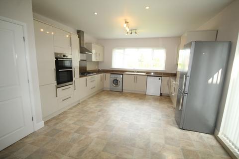 5 bedroom bungalow to rent, Gypsy Lane, Middlesbrough TS7