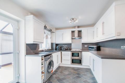 7 Broadcroft Drive, Tingley, Wakefield, WF3 1TX