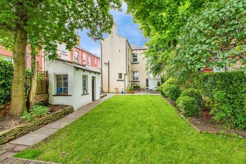 4 bedroom detached house for sale, Victoria Road, Leeds LS27