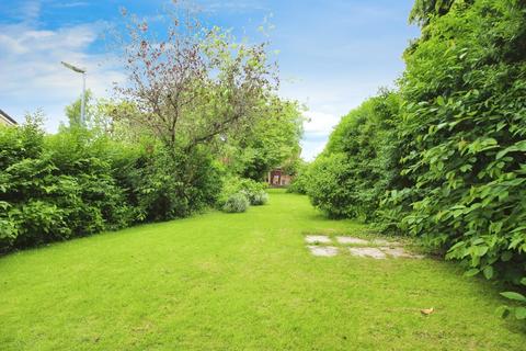 3 bedroom semi-detached house for sale, Winterbourne Avenue, Leeds LS27