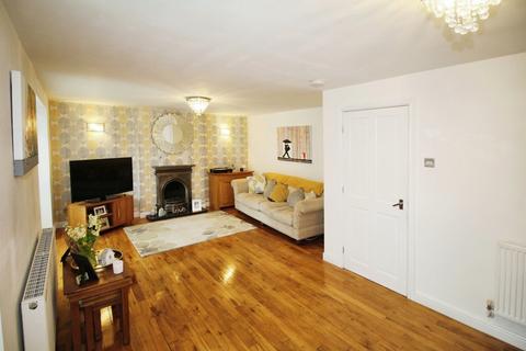 4 bedroom detached house for sale, Sandringham Close, Leeds LS27