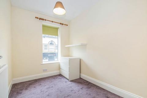 2 bedroom end of terrace house to rent, Asquith Avenue, Leeds LS27