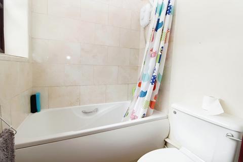 2 bedroom terraced house to rent, Clare Street, Stoke-On-Trent ST4