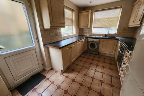 3 bedroom detached house to rent, South View Gardens, Nottingham NG15