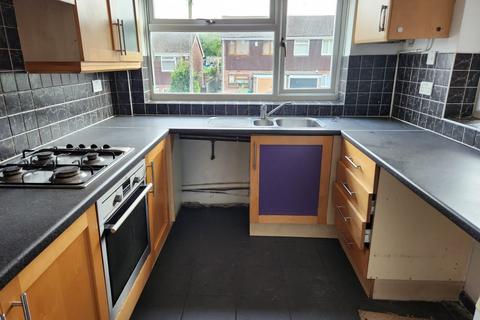 3 bedroom semi-detached house to rent, Mays Avenue, Nottingham NG4