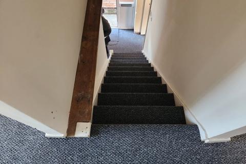 3 bedroom semi-detached house to rent, Mays Avenue, Nottingham NG4