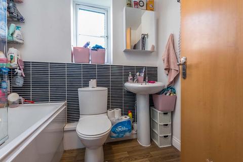 2 bedroom apartment for sale, Spindle Close, West Yorkshire WF12