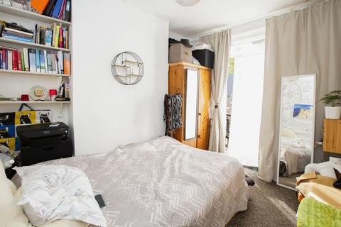 2 bedroom apartment for sale, Albert Square, London E15