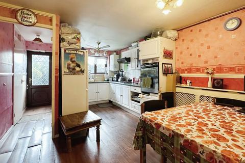 38 Beardsfield, London, E13 0LD