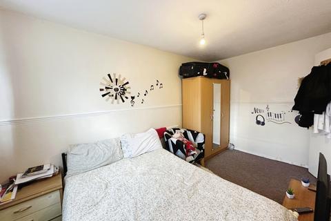 38 Beardsfield, London, E13 0LD