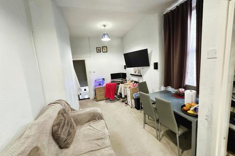 3 bedroom maisonette for sale, Ling Road, London E16