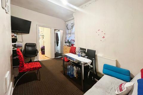 3 bedroom maisonette for sale, Ling Road, London E16