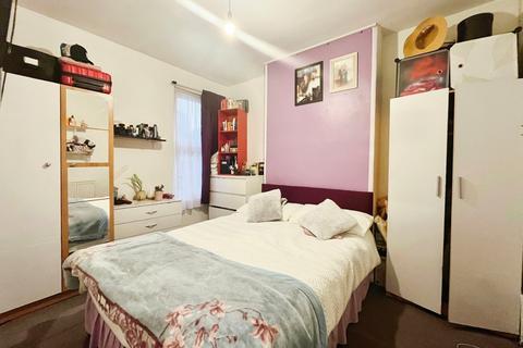 3 bedroom maisonette for sale, Ling Road, London E16