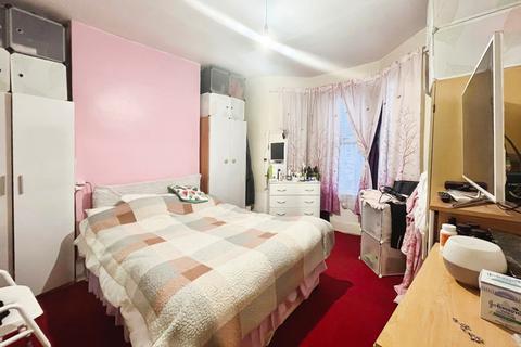 3 bedroom maisonette for sale, Ling Road, London E16