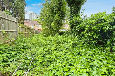 33 Westport Road, London, E13 8NW
