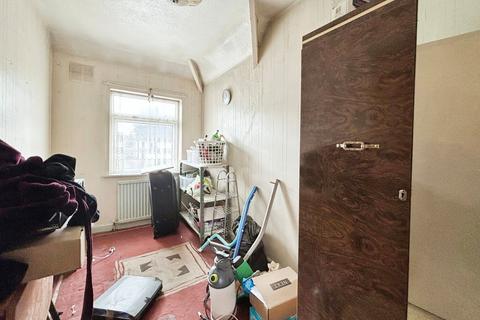 33 Westport Road, London, E13 8NW