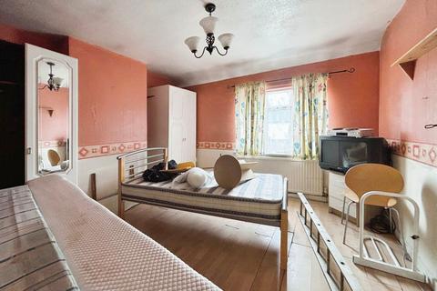 33 Westport Road, London, E13 8NW