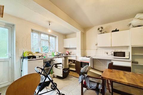 33 Westport Road, London, E13 8NW