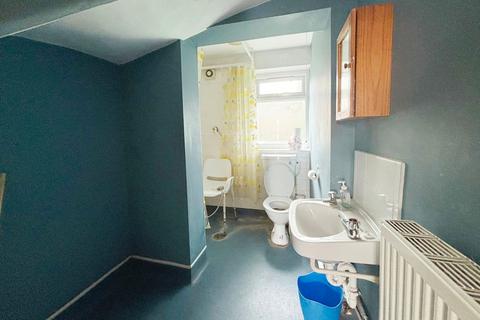 33 Westport Road, London, E13 8NW
