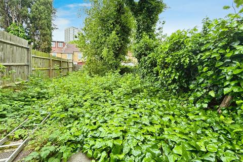 33 Westport Road, London, E13 8NW