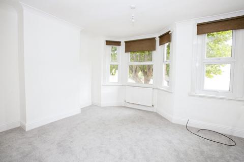 4 bedroom terraced house to rent, Poulett Road, London E6