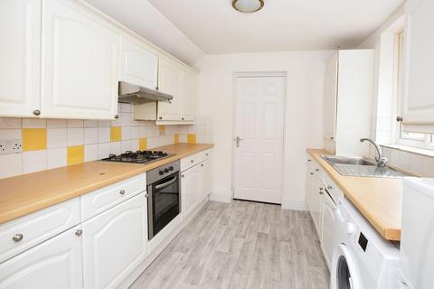 4 bedroom terraced house to rent, Poulett Road, London E6