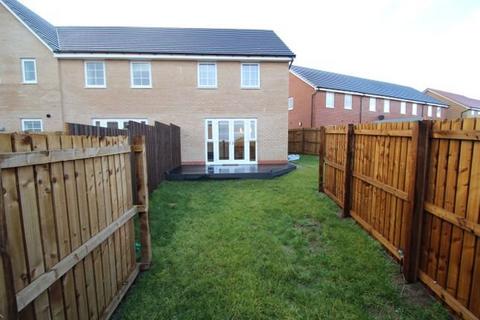 3 bedroom semi-detached house for sale, Drawbridge Avenue, West Yorkshire WF8