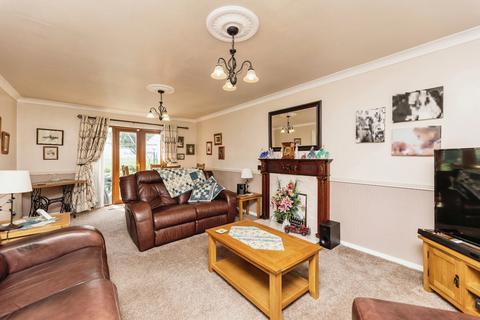7 Balmoral Close, Pontefract, WF8 4LF