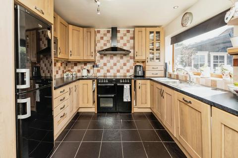 7 Balmoral Close, Pontefract, WF8 4LF