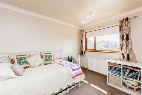 7 Balmoral Close, Pontefract, WF8 4LF
