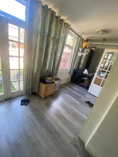 1 bedroom in a house share to rent, BEAUTIFUL DOUBLE ROOM | SINGLE FEMALE  | AVAILABLE  NOW, London E17