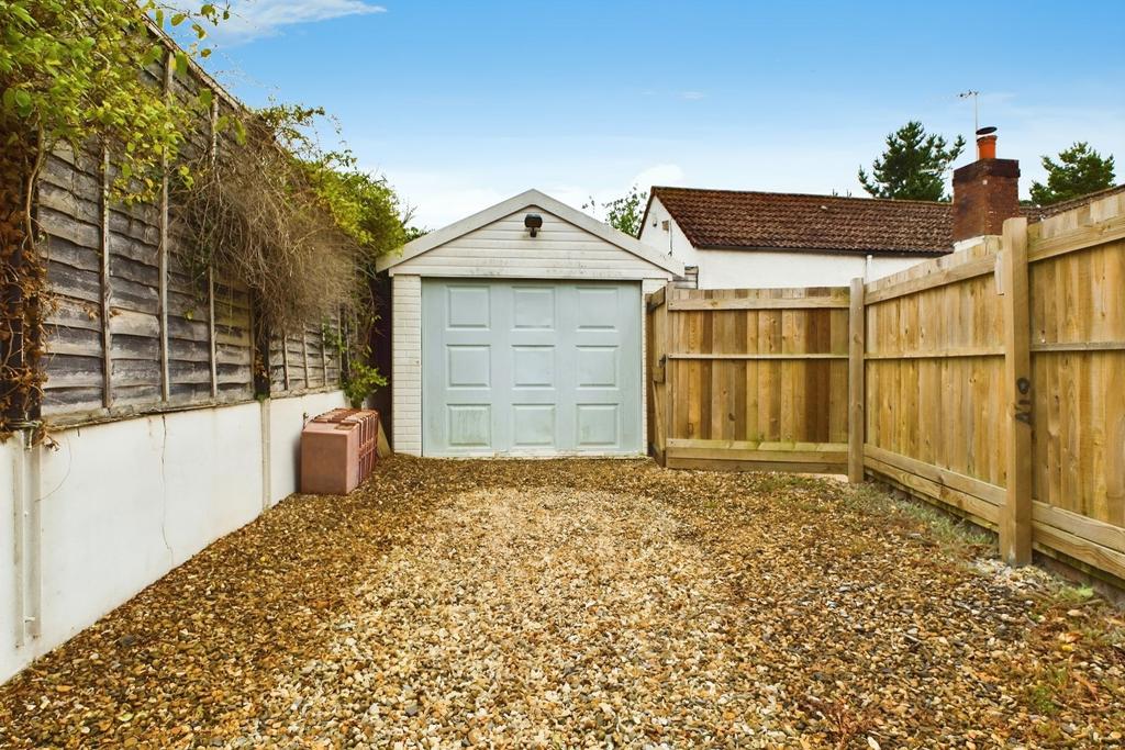 Garage / Parking