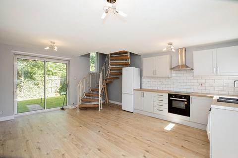 2 bedroom terraced house to rent, Golf View, Preston PR2