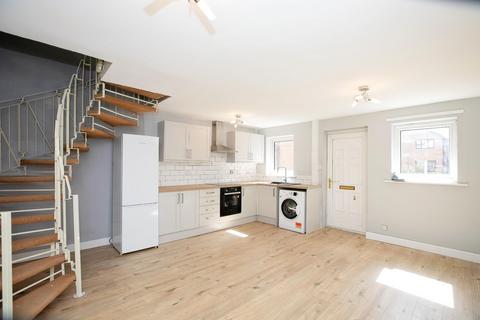 2 bedroom terraced house to rent, Golf View, Preston PR2