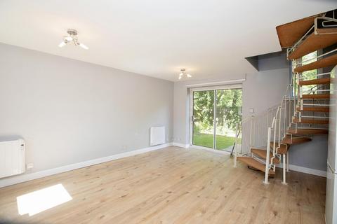 2 bedroom terraced house to rent, Golf View, Preston PR2
