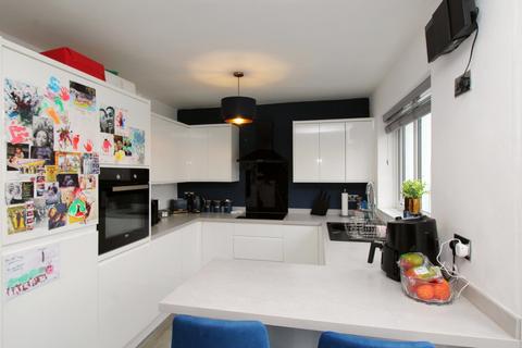 1 Cae Uchaf, Rhyl, LL18 3TS