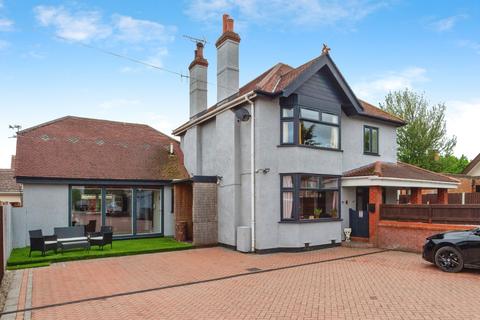 4 bedroom detached house for sale, Foryd Road, Kinmel Bay LL18