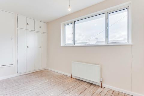 1 Manor Farm Drive, Leeds, LS10 3RE