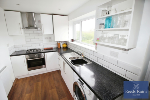 2 bedroom terraced house for sale, Leeds Road, Wakefield WF3