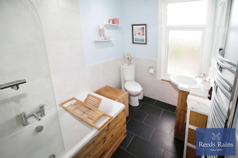 2 bedroom terraced house for sale, Leeds Road, Wakefield WF3