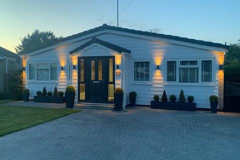 3 bedroom bungalow for sale, Kings Chase, Leeds LS26