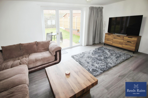 3 bedroom semi-detached house for sale, Little Wood Crescent, West Yorkshire WF1