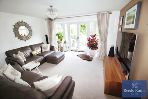 2 Burn Close, Great Preston, Leeds, LS26 8FQ