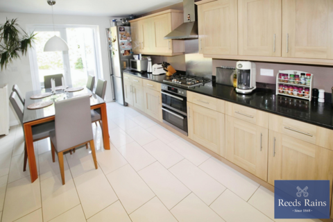 2 Burn Close, Great Preston, Leeds, LS26 8FQ
