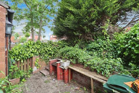 11 Avon Mount, Rotherham, S61 1TN