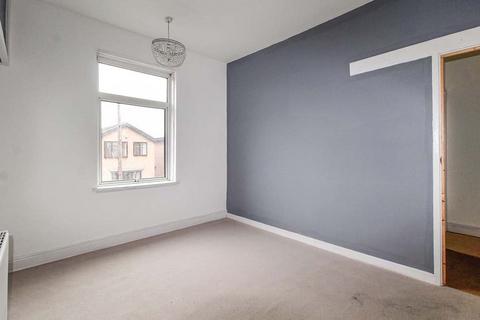 3 bedroom terraced house to rent, Kilnhurst Road, Rotherham S62