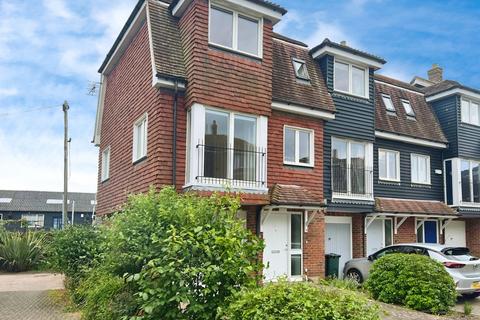 3 bedroom end of terrace house for sale, Western Barn Close, East Sussex TN31