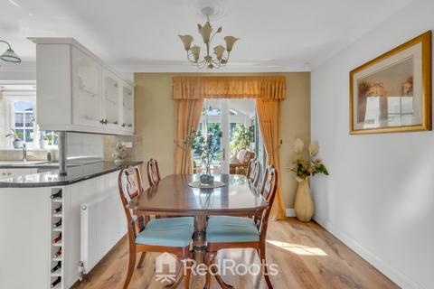 64 Ingleborough Drive, Sprotbrough, Doncaster, DN5 7AF